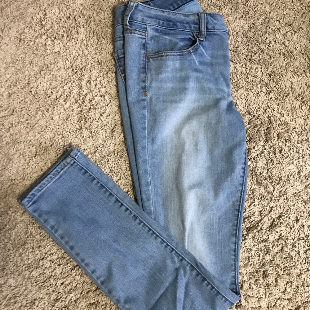 Light wash jeggings